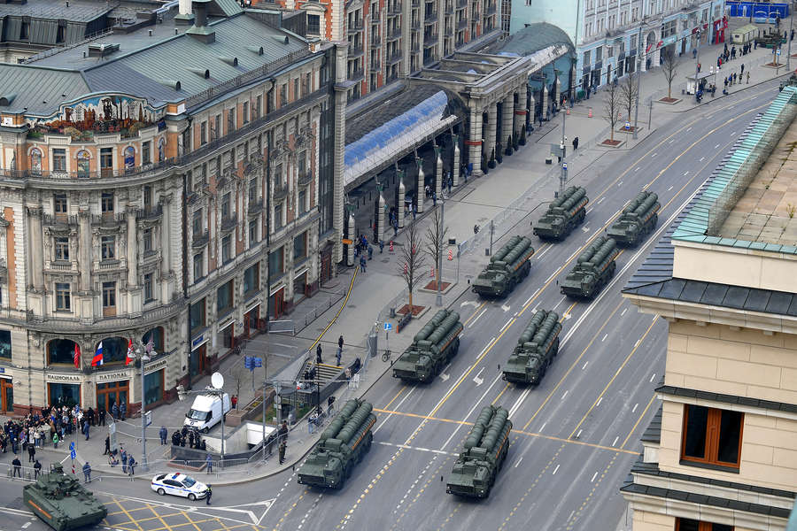 Пусковые установки зенитного ракетного комплекса С-400 &laquo;Триумф&raquo; на&nbsp;военном параде, посвященном 77-й годовщине Победы в&nbsp;Великой Отечественной войне на&nbsp;Красной площади в&nbsp;Москве, 9&nbsp;мая 2022&nbsp;года