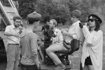 Режиссер Игорь Алейников, Максим Полищук в роли юнги, оператор Григорий Ларин, режиссер Глеб Алейников, Борис Юхананов в роли Вернера (слева направо) на съемочной площадке фильма «Аквариумные рыбы этого мира», 1989 год