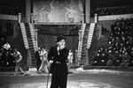 Клоун Карандаш (артист Михаил Румянцев) на арене цирка, 1939 год