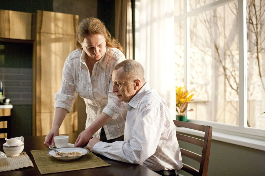 <b>«Елена» (2011)</b><br>
Семейно-классовая драма «Елена» вышла в&nbsp;прокат в&nbsp;45 странах, включая США и Францию. Фильм рассказывает историю Елены, которая выходит замуж по&nbsp;расчету и думает только о&nbsp;том, как помочь безработному сыну от первого брака и его семье.<br>
Картина удостоилась ряда крупных наград, включая спецприз жюри каннской программы «Особый взгляд», победу в&nbsp;номинации &laquo;Лучший фильм&raquo; премии «Золотой орел» и гран-при Гентского международного кинофестиваля. Режиссер был отмечен &laquo;Никой&raquo; и &laquo;Золотым орлом&raquo;. <br>
В&nbsp;2019 году «Елена» стала единственной российской лентой в&nbsp;списке 50&nbsp;лучших мировых фильмов второго десятилетия XXI века по&nbsp;версии журнала Rolling Stone.

