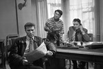 <b>Василий Шукшин в роли Петра Ивлева, Леонид Чубаров (Грай) и Василий Макаров (Байкалов) на съемочной площадке фильма «Из Лебяжьего сообщают» (1960)</b>
<br><br>
По сюжету социальной драмы «Из Лебяжьего сообщают» секретарь райкома Байкалов, обеспокоенный состоянием уборочной кампании в селе Лебяжье, отправляет туда инструктора Петра Ивлева. Он должен помочь сельчанам решить множество разных проблем и завершить уборочную до дождей. Василий Шукшин сам написал сценарий к своей первой режиссерской работе и сыграл роль инструктора Ивлева. 