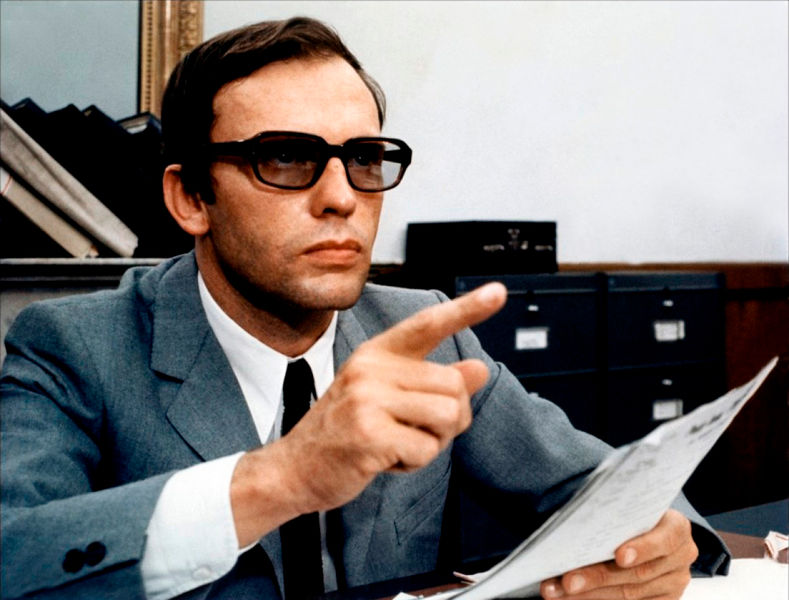 Жан-Луи Трентиньян в&nbsp;кадре из&nbsp;фильма &laquo;Дзета&raquo; (1969)
