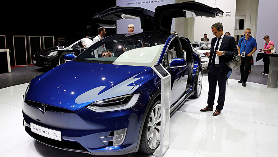 Электрический кроссовер Tesla Model X