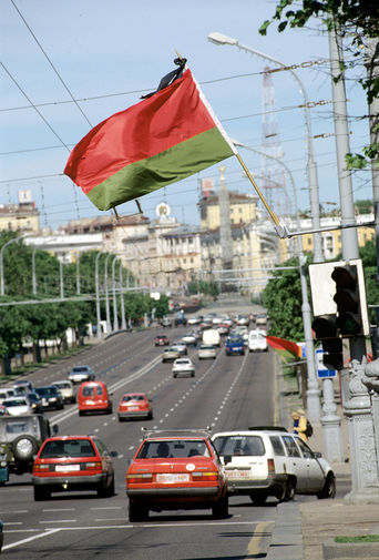 День траура в&nbsp;Минске в&nbsp;связи с&nbsp;трагическими событиями в&nbsp;подземном переходе у&nbsp;станции метро &laquo;Немига&raquo;. В&nbsp;результате давки 30 мая 1999 года погибли 54 человека, 1 июня 1999 года