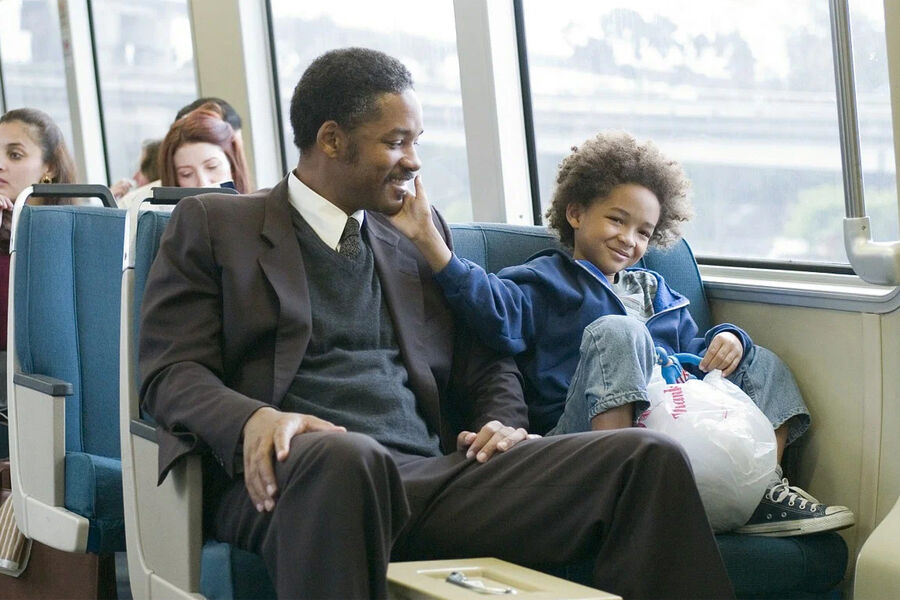 Уилл Смит с&nbsp;сыном Джейденом в&nbsp;фильме &laquo;В погоне за&nbsp;счастьем&raquo; (2006)