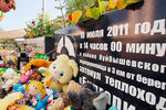 Возложение цветов в память о погибших в результате крушения прогулочного теплохода «Булгария» в речном порту города Казань