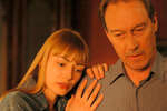 Оксана Акиньшина и Олег Янковский в кадре из фильма «Райские птицы» (2008)