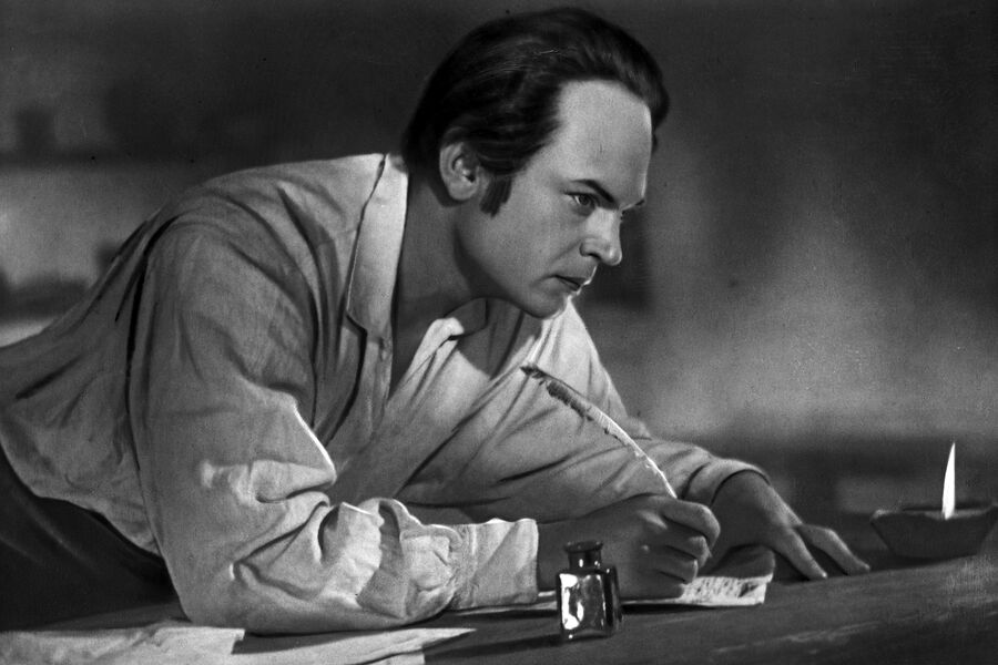 <b>«Тарас Шевченко» (1951, актер)</b>
<br><br>
В&nbsp;биографической картине режиссера Игоря Савченко о&nbsp;жизни украинского художника и писателя Сергей Бондарчук сыграл свою первую главную роль &mdash; самого Тараса Шевченко. Фильм рассказывает историю жизни литератора от 1841&nbsp;года, когда он завершил обучение в&nbsp;Петербургской художественной академии.
Проект дал мощный старт карьере Бондарчука: его игра произвела сильное впечатление на&nbsp;Иосифа Сталина. Посмотрев картину, &laquo;вождь&raquo; назвал 31-летнего актера истинно народным артистом. Вскоре он получил звание народного артиста, минуя «заслуженного». В&nbsp;1952 году Бондарчук удостоился Сталинской премии за&nbsp;эту роль.
