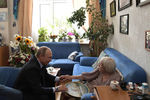 Президент РФ Владимир Путин поздравляет с 90-летием правозащитницу, председателя Московской Хельсинкской группы Людмилу Алексееву, 20 июля 2017