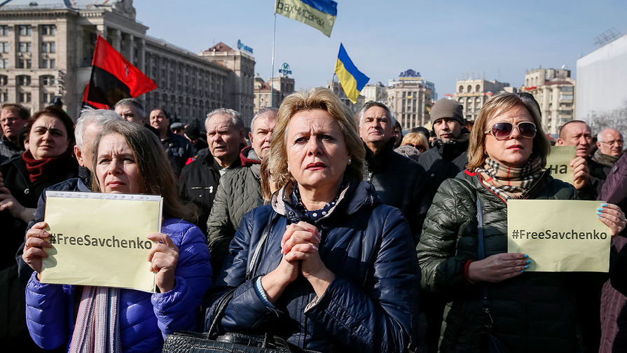 Участники митинга за освобождение украинской летчицы Надежды Савченко в Киеве
