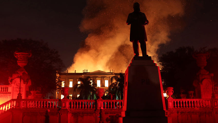 Во время пожара в&nbsp;Национальном музее Бразилии в&nbsp;Рио-де-Жанейро