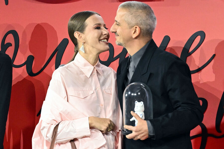 Телеведущая Ксения Собчак и ее супруг, художественный руководитель Театра на&nbsp;Бронной Константин Богомолов на&nbsp;церемонии вручения премии OK! Awards «Больше чем звезды» в&nbsp;Москве, 14&nbsp;ноября 2025&nbsp;года