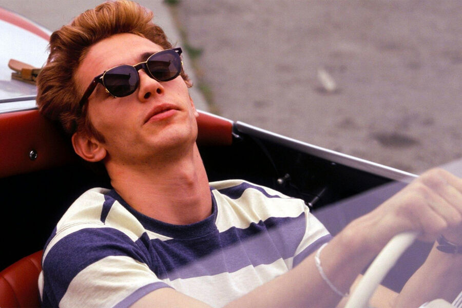 Кадр из&nbsp;фильма «Джеймс Дин» (2001)