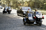 <b>Император Японии Нарухито — Toyota Century Royal</b>
<br>
Церемониальный автомобиль императора Японии — Toyota Century Royal. Считается, что всего для монаршего дома было построено четыре экземпляра лимузинов. На момент постройки машина стоила 52,5 млн иен. Хотя машина основана на серийном лимузине Century, она имеет свой бронированный кузов. И только для императорской машины сделано исключение из японских правил, ограничивающих размеры легковушек: ее длина свыше 6 м.