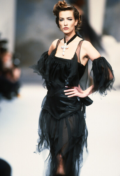 Татьяна Патитц на&nbsp;показе коллекции Chanel во время Paris Fashion Week, 1992&nbsp;год
