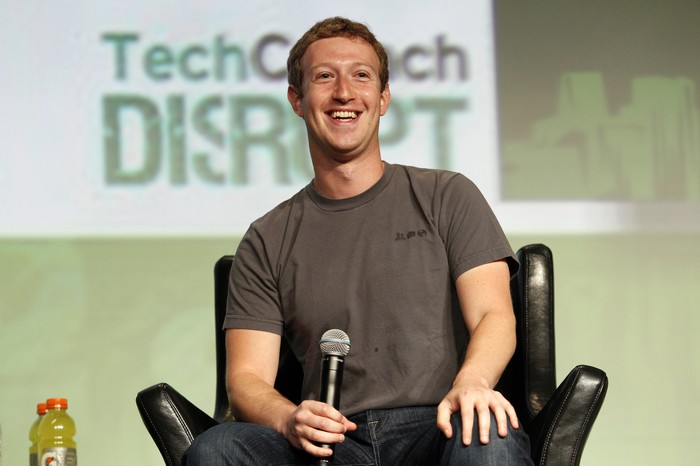 Сооснователь Facebook (владелец компания Meta признана в России экстремистской и запрещена) Марк Цукерберг опустился с 14-го на 36-е место рейтинга.