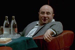 <b>Боб Хоскинс </b><br>
Фильм Андрея Кончаловского <b>«Ближний круг»</b> с Хоскинсом в роли Берии вышел в 1992 году. Сюжет вращается вокруг истории Ивана Саньшина — киномеханика Сталина, жена которого вступает в контакт с Берией. Лента была номинантом Берлинского кинофестиваля. Озвучил Берию в проекте сам Кончаловский.

