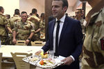 Президент Франции Эммануэль Макрон во время посещения французских военнослужащих в&nbsp;городе Гао на&nbsp;севере Мали, 19&nbsp;мая 2017&nbsp;года