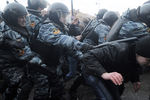 Столкновение сотрудников правоохранительных органов с участниками акции в память об убитом болельщике «Спартака» Егоре Свиридове