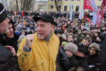 Музыкальный критик Артемий Троицкий на акции протеста в Санкт-Петербурге против результатов прошедших выборов в российскую Госдуму, 2011 год