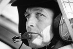 Актер и автогонщик Пол Ньюман перед началом квалификационной гонки на Riverside International Raceway в Лос-Анджелесе, 1984 год