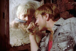 <b>«Частный детектив, или Операция «Кооперация», Леонид Гайдай (1989)</b>
<br><br>
В последнем фильме, снятом Леонидом Гайдаем в СССР, Харатьян сыграл частного детектива Дмитрия Пузырева, который пресекает попытку угона советского авиалайнера, открывает частное сыскное бюро и попадает в руки главаря-мафиози.
<br><br>На фото: Дмитрий Харатьян и Роман Мадянов в картине «Частный детектив, или Операция «Кооперация»
