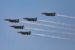 Истребители Tejas на международной выставке Aero India 2025 на территории военно-воздушной базы Yelahanka в Бангалоре