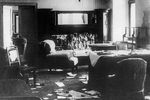 Кабинет Николая II в Московском Кремле в дни октябрьских боев 1917 года. 