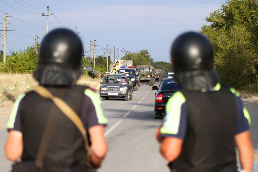 Военная техника движется в&nbsp;сторону исправительной колонии № 19&nbsp;в&nbsp;Волгоградской области, где заключенные захватили заложников, 23&nbsp;августа 2024&nbsp;года