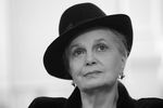 <b>Элина Быстрицкая (4 апреля 1928 — 26 апреля 2019)</b> Советская и российская актриса театра и кино, педагог. Народная артистка СССР. Элина Быстрицкая работала в Малом театре с 1958 года, снималась в кино с 1950 года. Всесоюзную любовь ей принесла роль донской казачки Аксиньи в киноэпопее Сергея Герасимова «Тихий Дон» по одноименному роману Михаила Шолохова