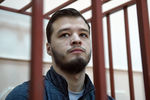<b>Никита Чирцов, 22 года.</b> Обвиняется в применении насилия не опасного для здоровья в отношении представителя власти (ч. 1 ст. 318 УК). Вину не признает.