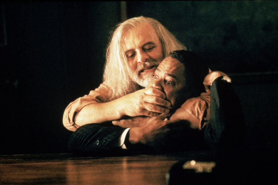 Кадр из&nbsp;фильма &laquo;Инстинкт&raquo; (1999)