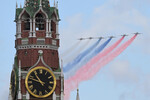 Штурмовики Су-25 на генеральной репетиции воздушной части военного парада в честь 79-летия Победы в Великой Отечественной войне, 5 мая 2024 года
