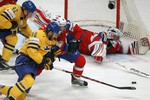 Вратарю норвежцев Ларсу Хёугену пришлось немало попотеть 