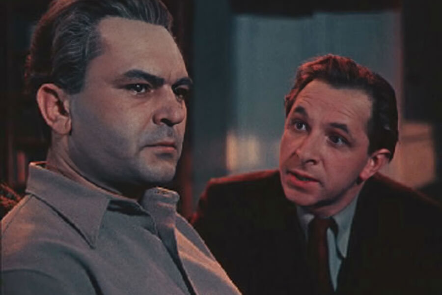 <b>«Неоконченная повесть» (1955, актер)</b>
<br><br>
Высокий, статный Бондарчук был идеальным кандидатом на&nbsp;роль героев войны и исторических персонажей. Но в&nbsp;«Неоконченной повести» он исполнил лирического кораблестроителя Юрия Ершова, потерявшего в&nbsp;результате несчастного случая возможность ходить. Каждый день его посещает врач Елизавета Максимовна. Между&nbsp;ними вспыхивает чувство &mdash; и случается чудо.
