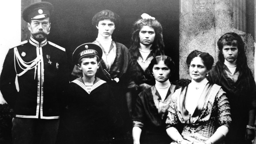 Семья императора Николая II в&nbsp;1915 году