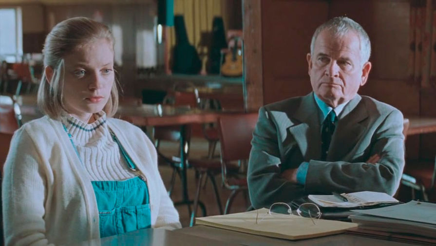 Иэн Холм и Сара Полли в картине «Славное будущее» (1997)