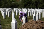 Мемориальное кладбище жертв резни в Сребренице