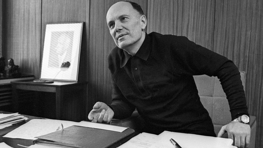 Директор Института электросварки имени Е. О. Патона академик Борис Евгеньевич Патон, 1985 год