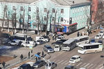 На месте стрельбы в колледже в центре Благовещенска, 14 ноября 2019 года
