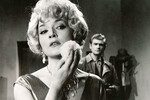 Барбара Рыльска в кадре из фильма «Особняк на Зеленой» (1963) 