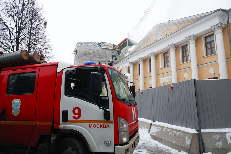Тушение пожара в&nbsp;усадьбе Лопухиных в&nbsp;Малом Знаменском переулке в&nbsp;Москве, 10&nbsp;декабря 2022&nbsp;года