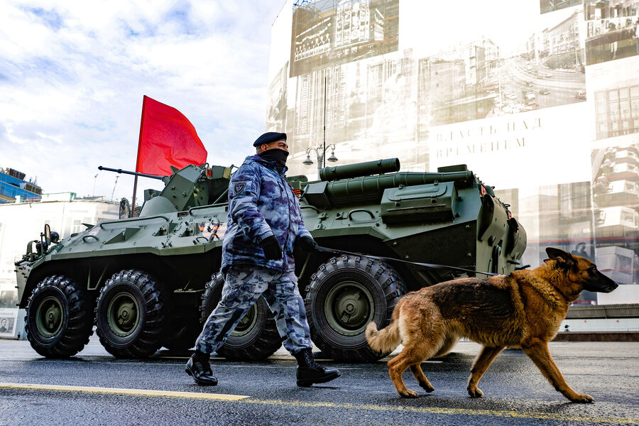 Бронетранспортер БТР-82А на&nbsp;Тверской улице перед&nbsp;началом генеральной репетиции парада, посвященного 79-й годовщине Победы в&nbsp;Великой Отечественной войне, на&nbsp;Красной площади, 5&nbsp;мая 2024&nbsp;года