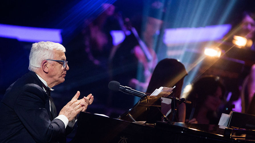 Раймонд Паулс на&nbsp;своем творческом вечере &laquo;Святая к&nbsp;музыке любовь&raquo;