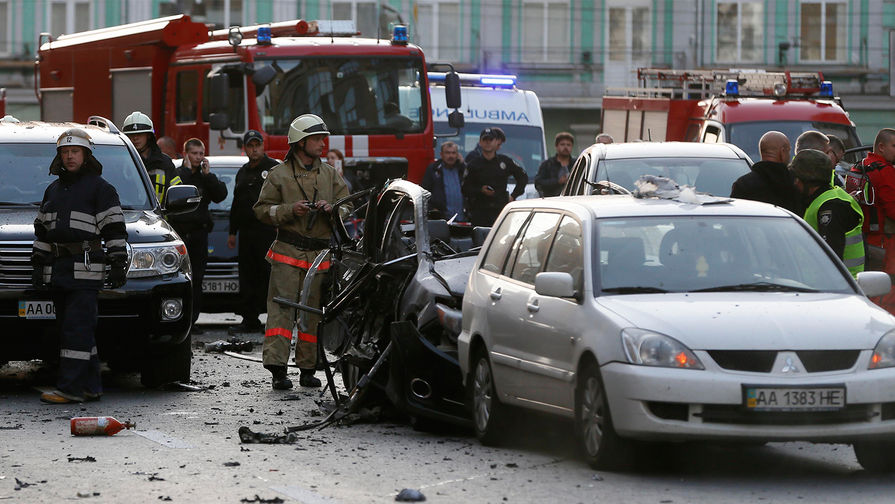 Следственные действия на месте взрыва автомобиля в центре Киева, 8 сентября 2017 года