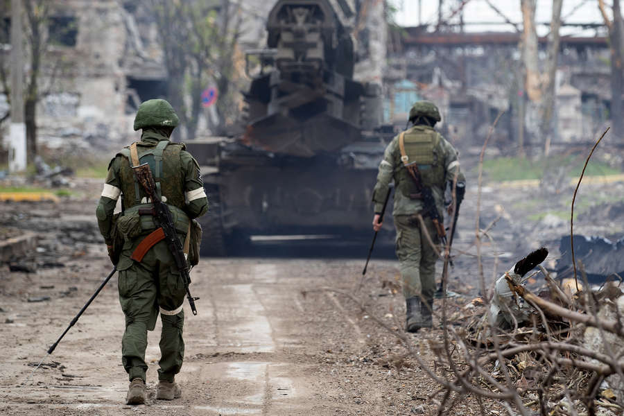 Саперы во время работ по&nbsp;разминированию завода &laquo;Азовсталь&raquo; в&nbsp;Мариуполе, 22&nbsp;мая 2022&nbsp;года