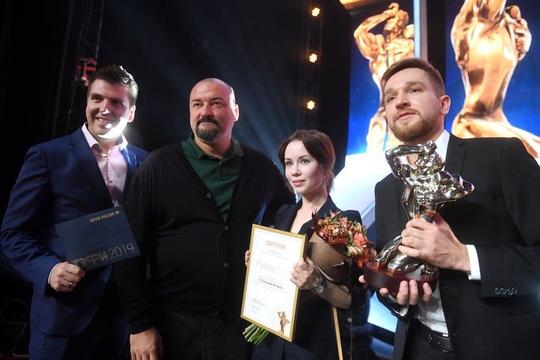 Лауреаты премии &laquo;ТЭФИ&nbsp;- 2019&raquo; в&nbsp;номинации &laquo;Телевизионный проект о&nbsp;спорте&raquo; (проект &laquo;Тотальный футбол&raquo;) после церемонии награждения в&nbsp;Московском театре мюзикла, 2 октября 2019 года