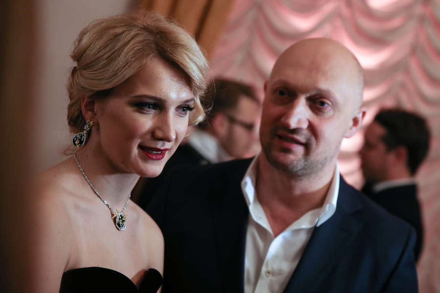Актер Гоша Куценко с&nbsp;дочерью Полиной, которая родилась в&nbsp;браке с&nbsp;актрисой Марией Порошиной, перед&nbsp;началом бала дебютанток журнала Tatler в&nbsp;колонном зале Дома союзов, 2014&nbsp;год 