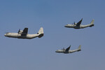 Самолеты Lockheed c-130j super Hercules (слева) и CASA 295 на международной выставке Aero India 2025 на территории военно-воздушной базы Yelahanka в Бангалоре