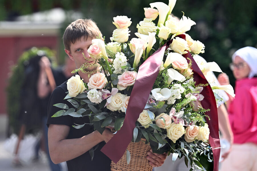 На&nbsp;церемонии прощания с&nbsp;Анастасией Заворотнюк в&nbsp;Покровском монастыре в&nbsp;Москве, 1&nbsp;июня 2024&nbsp;года